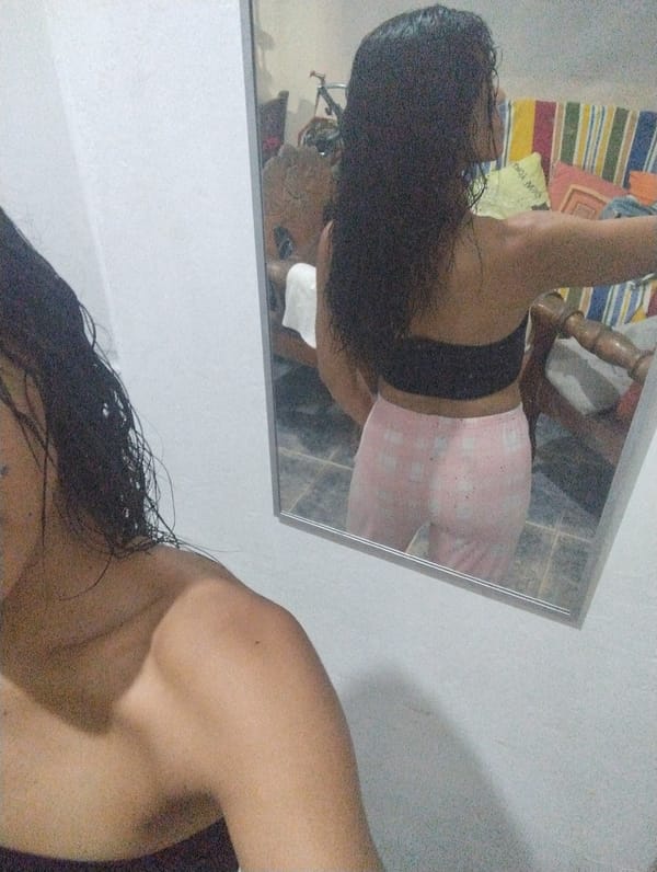 Woman Takes Late-Night Mirror Selfies in Venezuelan Home