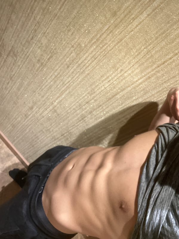 Man takes fitness selfies in Burgas bathroom