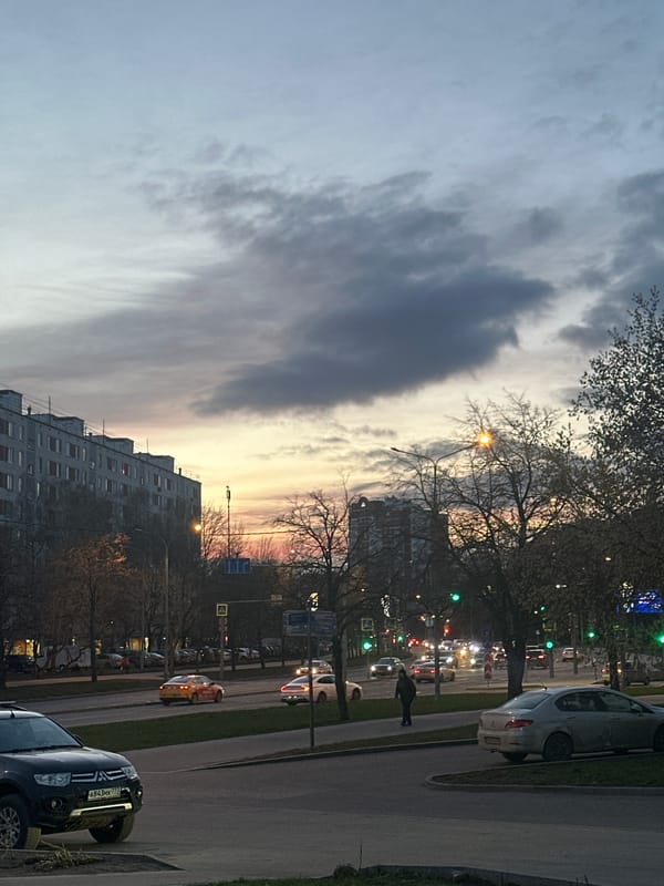 Moscow residents document dusk scenes and indoor moments Tuesday evening