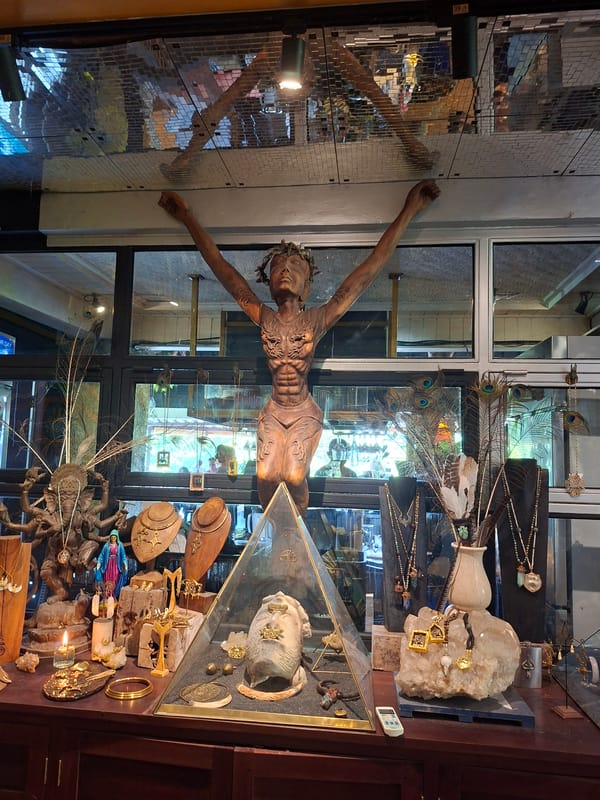 Tourist documents brief walkthrough of Ubud's cultural sites and cafes