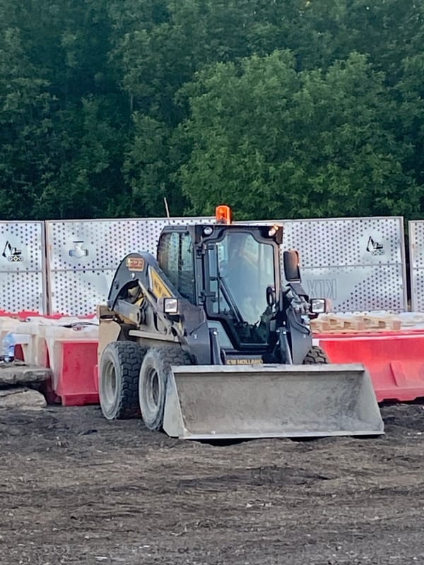 Moscow witness captures construction, pet, sunset scenes Saturday afternoon