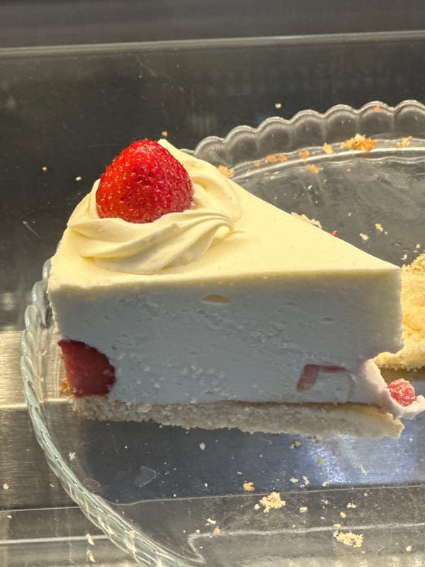 Witness captures everyday moments: desserts, flowers, street scenes