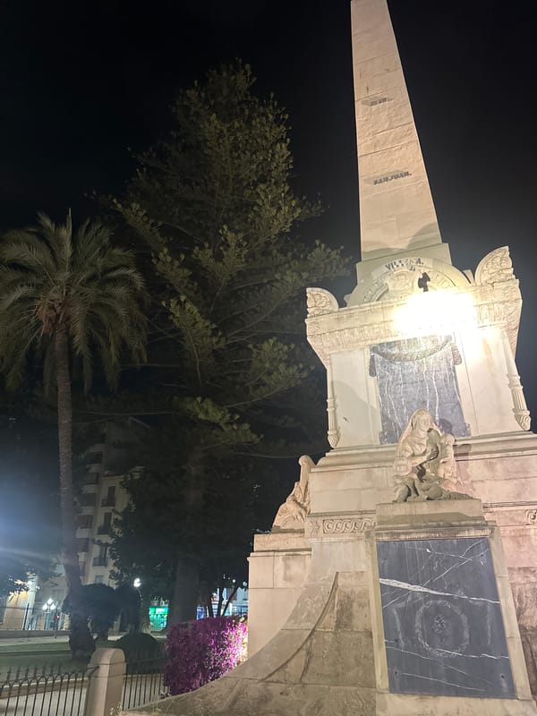 Night out in Alicante, posing near murals and monuments