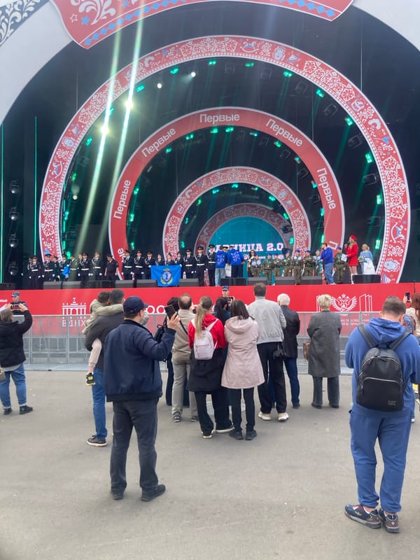 Morning crowds gather at Moscow VDNKh for public event