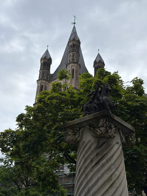 Street life and monuments documented in central Cologne