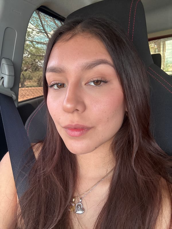 Woman documents car trip and meal in Tlalixtac