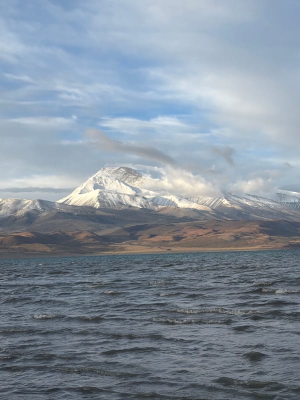 Scenic mountain lake views documented in Purang, China
