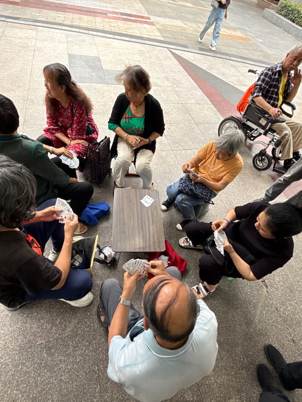 Seniors gather for morning card games, chess in Liangjiang park