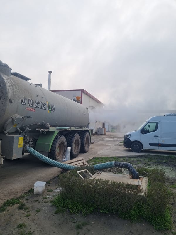 Agricultural manure tanker spotted during early morning operations in Bulgaria
