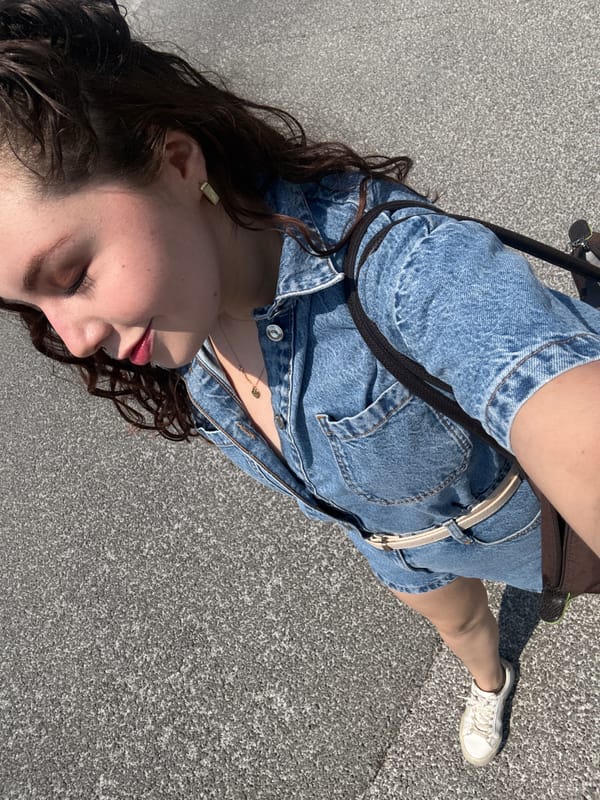 Woman in denim jumpsuit spotted on Mexico City street