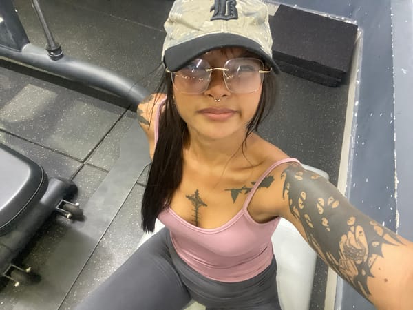 Gym session snapshots, consistent fit and setting throughout