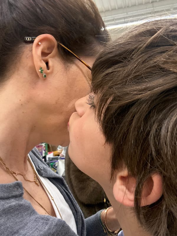 Intimate family moment captured in Vila Nova de Gaia