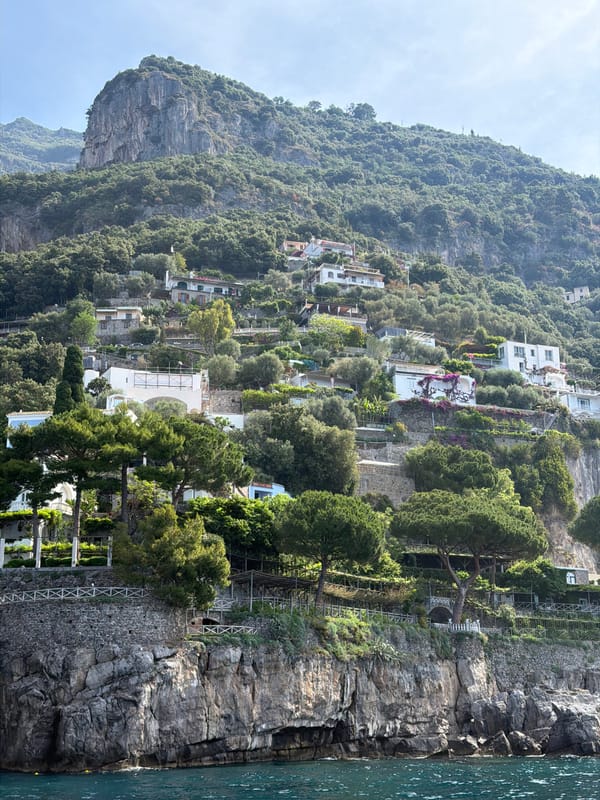 Boat with passengers spotted along Arienzo coastline