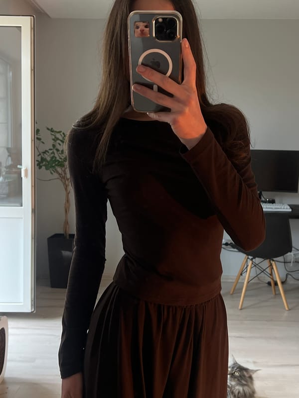 Morning mirror selfie session documented in Ternopil home