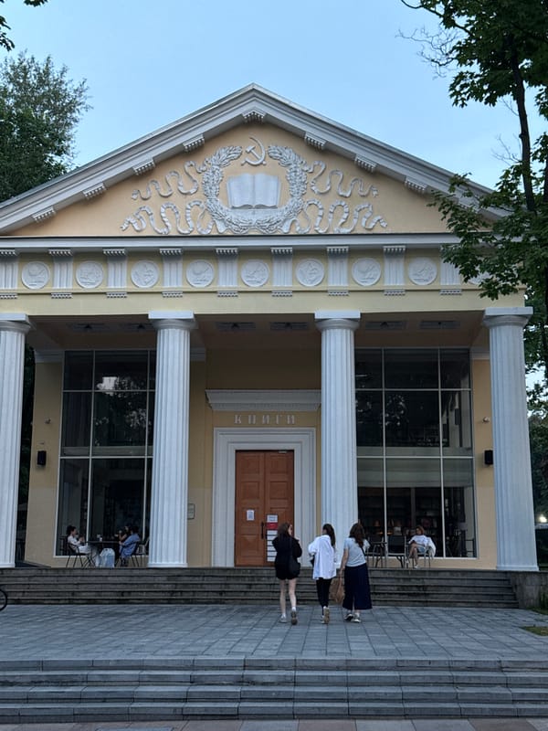 Evening scenes documented across Moscow's VDNKh exhibition complex