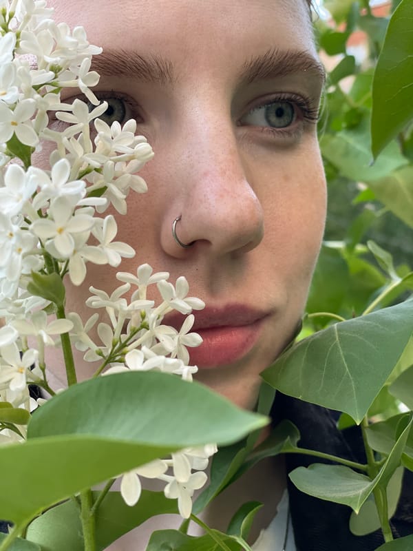 Spring portrait session captured among dandelions, lilacs in Izhevsk