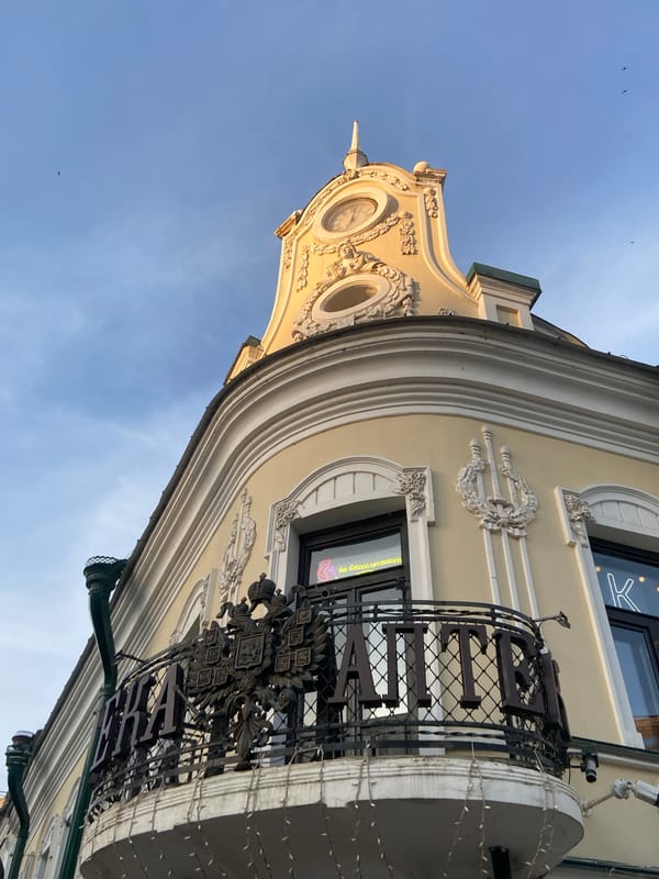 Ordinary afternoon moments captured across historic Kazan district