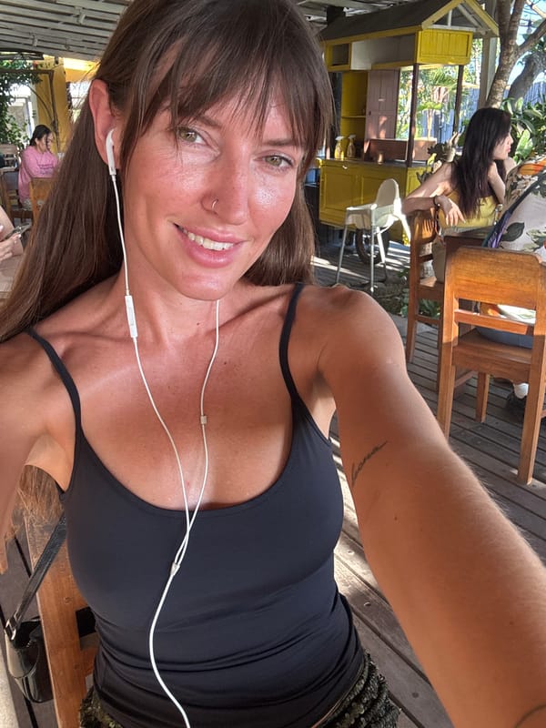 Hanging out at a rice paddy-side restaurant in North Kuta
