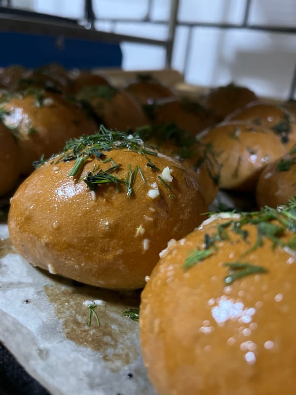 Fresh bread baking documented in Russian commercial kitchen