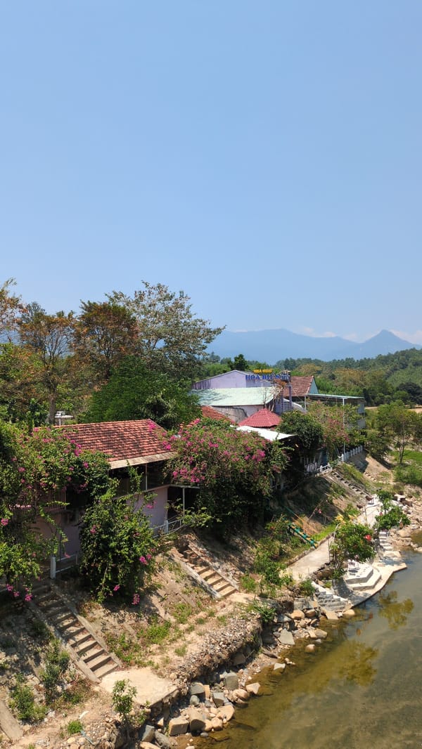 Landscape photography captures Krong Hanh river views in Vietnam