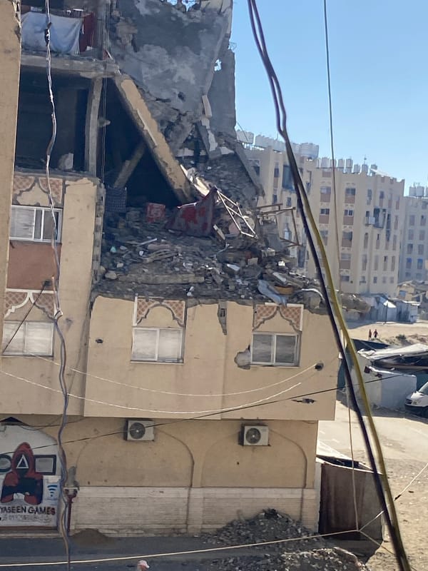 Widespread building damage and displacement camps documented in Khan Yunis