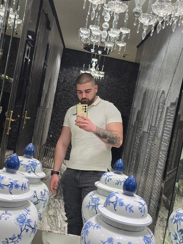 Sofia residents capture bathroom selfie, coffee moment