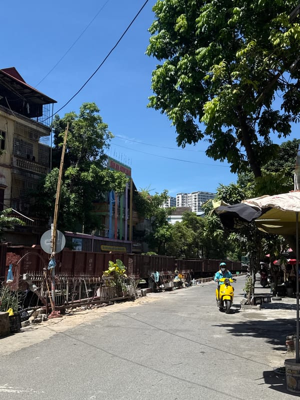 Early morning street life documented across Hà Nội neighborhoods