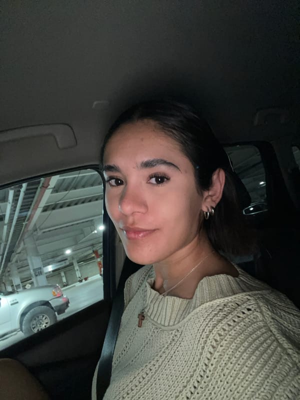 Woman takes car selfies in San Bernardino Tlaxcalancingo