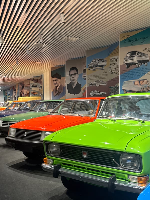 Families visit vintage car museum in Verkhnyaya Pyshma