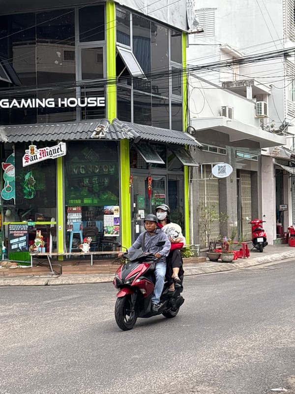 Nha Trang street life: bikes, vendors, and everyday movement