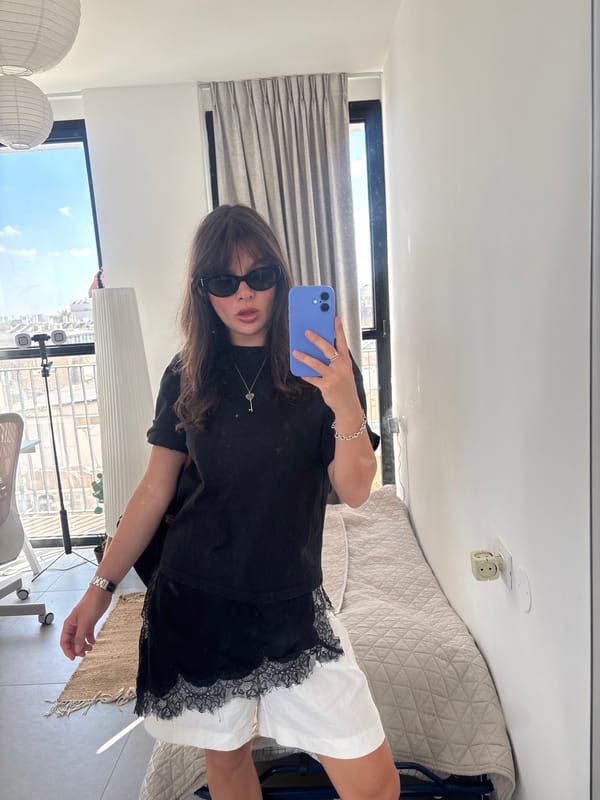 Mirror selfie session in Tel Aviv room