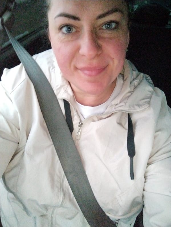 Woman in white jacket observed in vehicle in Grishanki