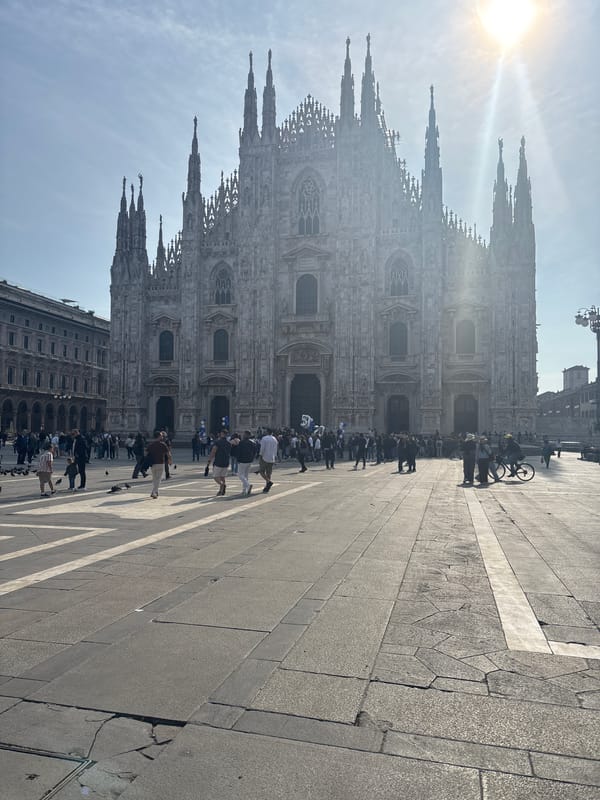 Morning crowd activity documented at Milan's Piazza del Duomo