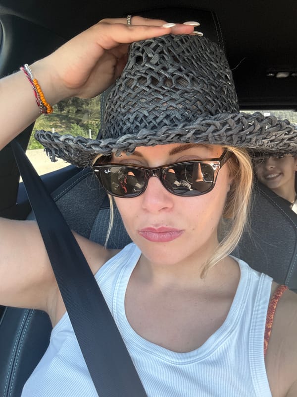 Woman, child photographed in sunny car selfie in Aubagne