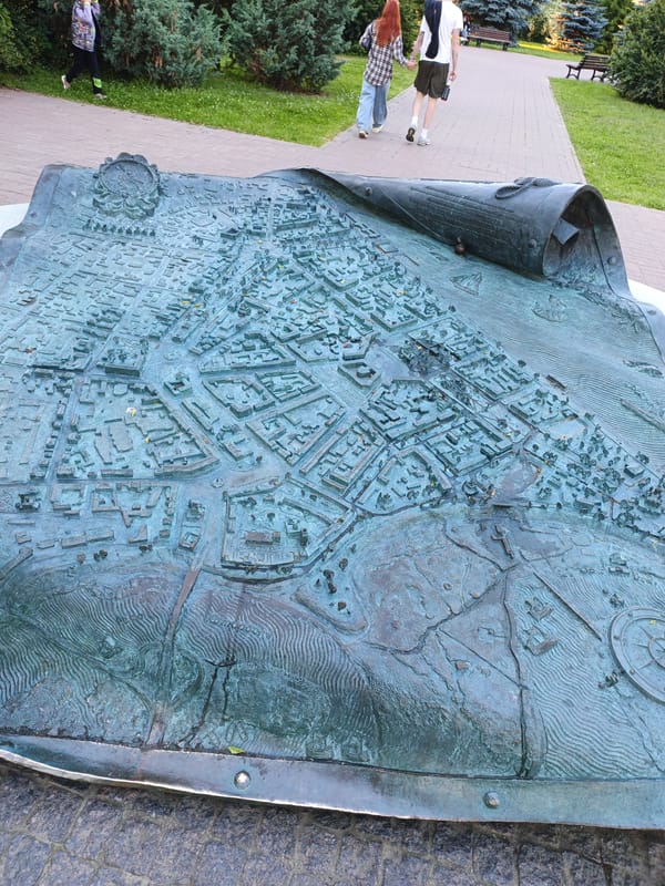 Yaroslavl's bear symbols, street art, and public spaces on a summer afternoon