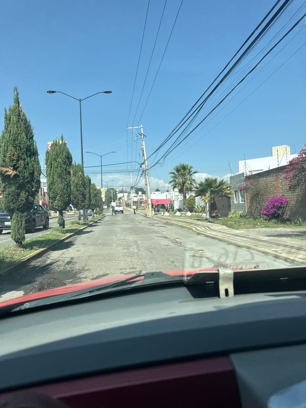Street scene captured from vehicle in San Pedro Cholula