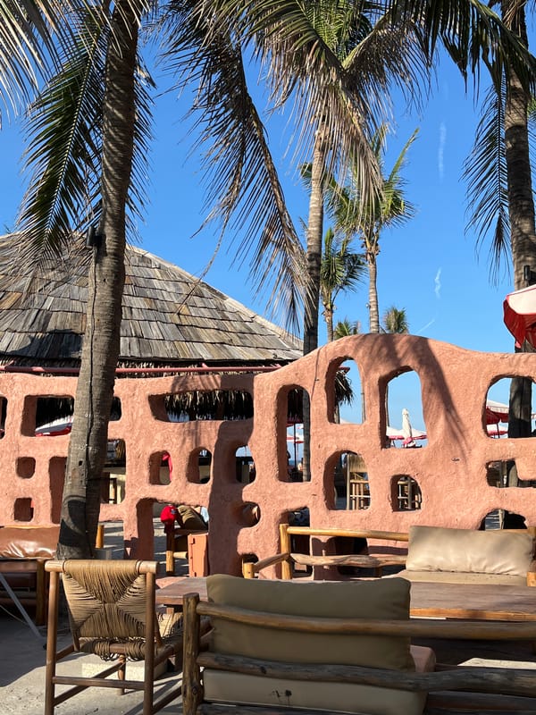 Morning beach resort activities documented in Đà Nẵng, Vietnam