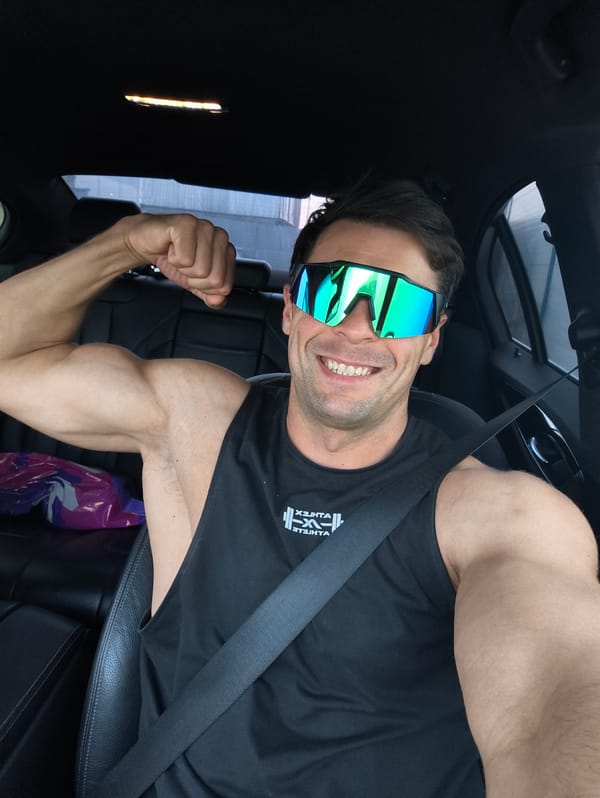 Man in mirrored sunglasses observed in vehicle in Molokovo