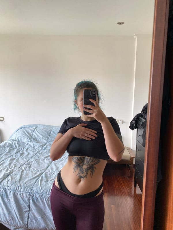 Woman documents selfie session in Gijón bedroom mirror