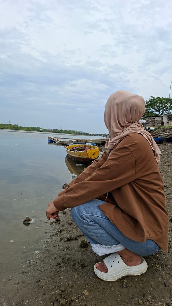 Low-tide foraging and net fishing on Lhokseumawe's coastal flats