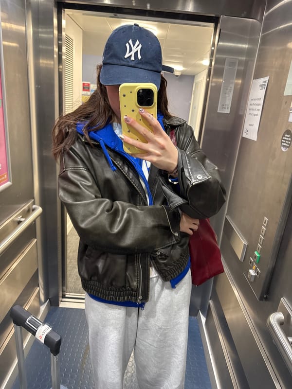 Person takes elevator selfie in Hull wearing NY cap