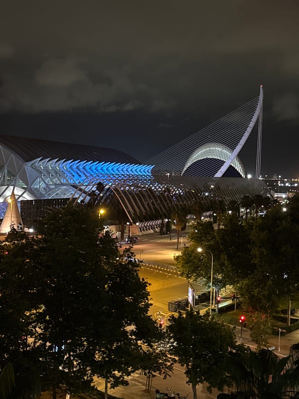 Nighttime photography session captures Valencia's illuminated Arts and Sciences complex