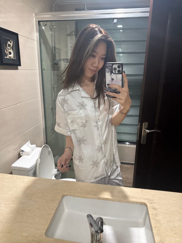 Late-night bathroom selfie session captured in Lanzhou