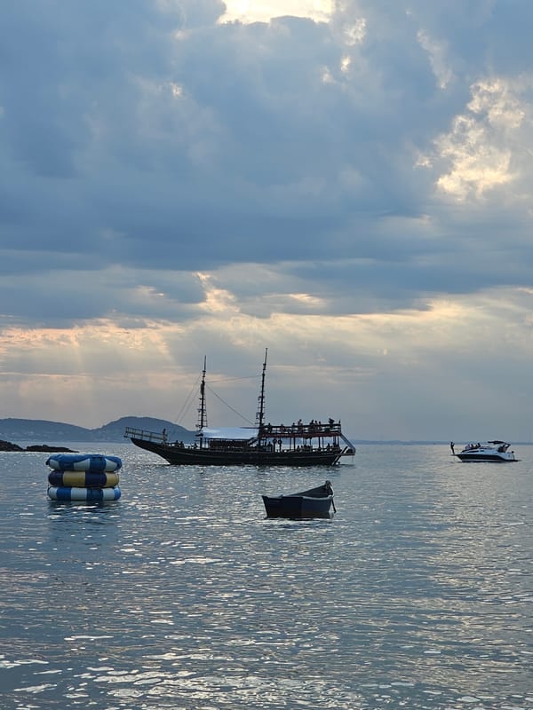 Boats and ships spotted in Búzios coastal waters