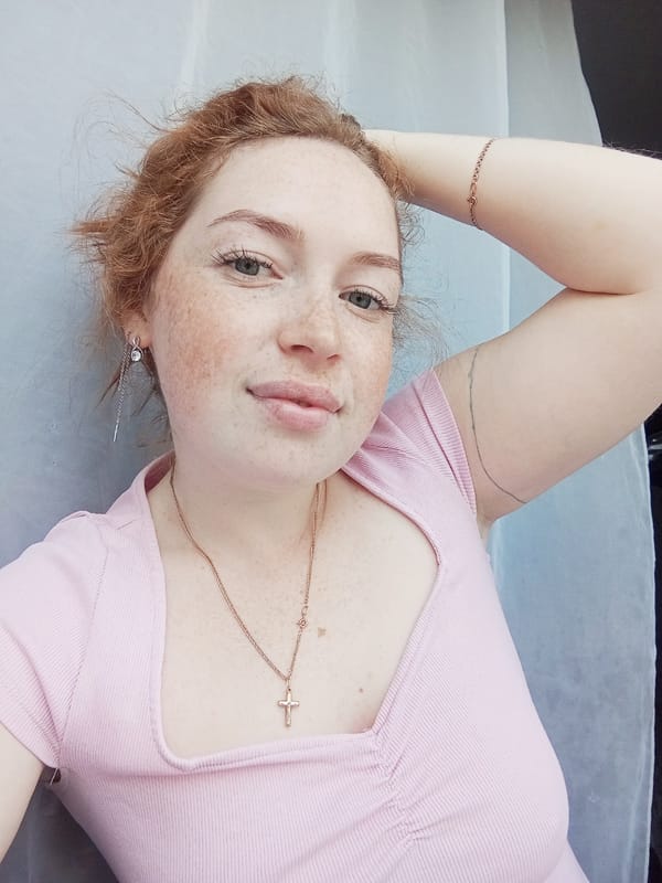 Red-haired woman spotted twice in Yurgamysh, Russia early morning