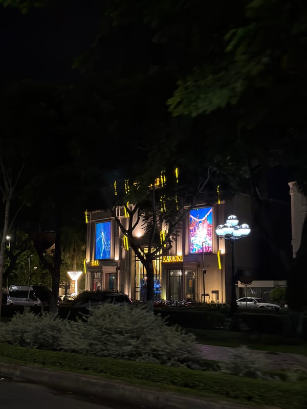 Đà Nẵng city streets lit up after dark