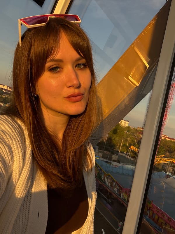 Woman enjoys Ferris wheel selfies at Yevpatoriya amusement park
