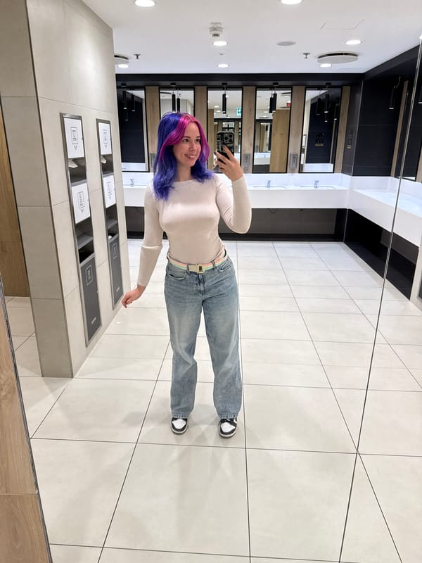 Woman takes mirror selfie in Budapest bathroom