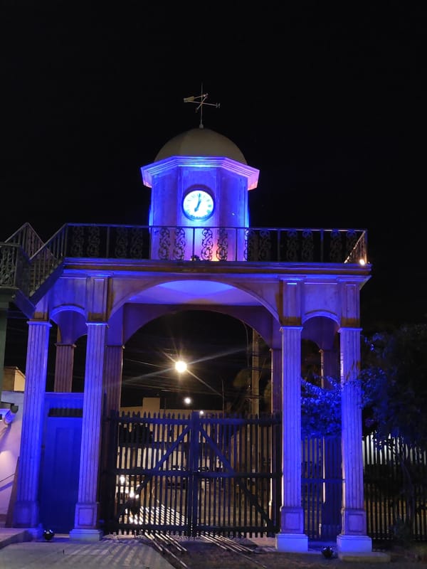 Evening cultural tour captures Tacna landmarks and art viewing