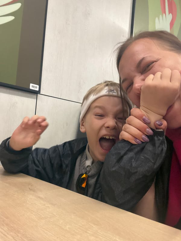 Family enjoys fried chicken meal in Dmitrov restaurant